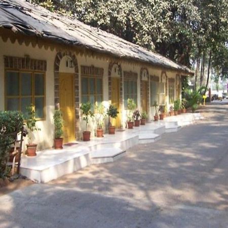 Juhu Hotel Мумбаї Екстер'єр фото
